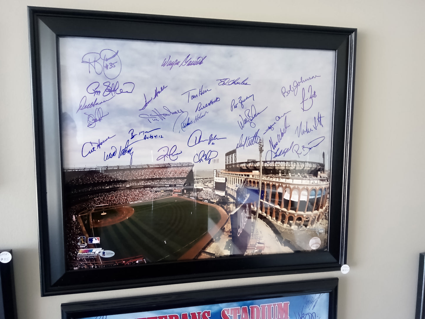 New York Mets Signed 16x20 Citi Field/Shea Stadium Photo * Beckett