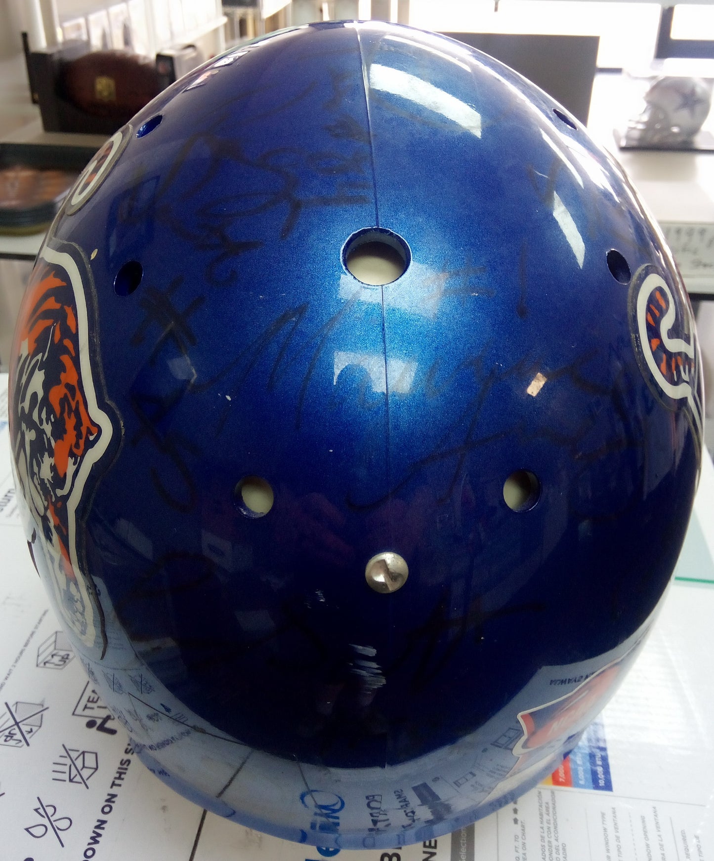 Memphis Tigers Full Size Authentic Schutt Helmet * 2005 Team Signed