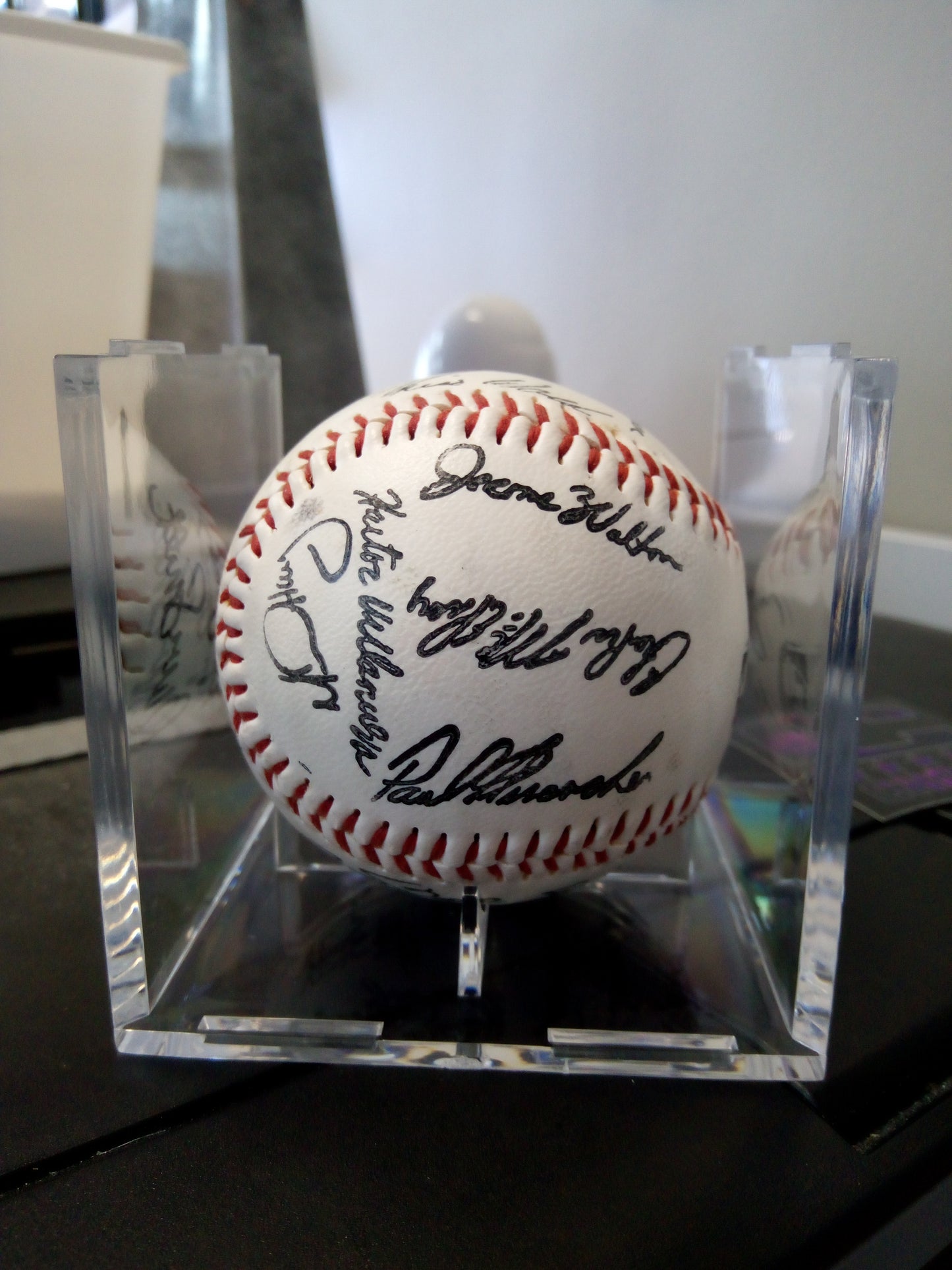 1991 Chicago Cubs Signed Baseball In Display Case