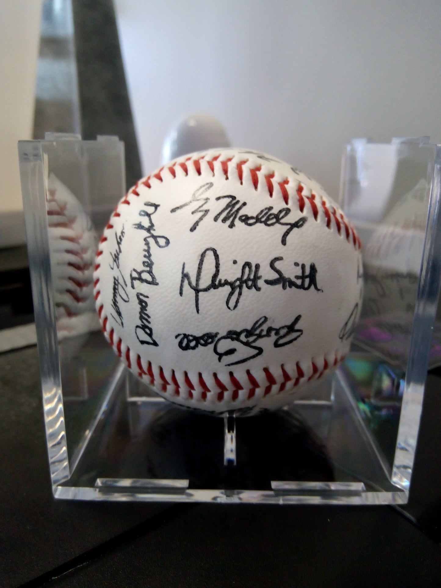 1991 Chicago Cubs Signed Baseball In Display Case