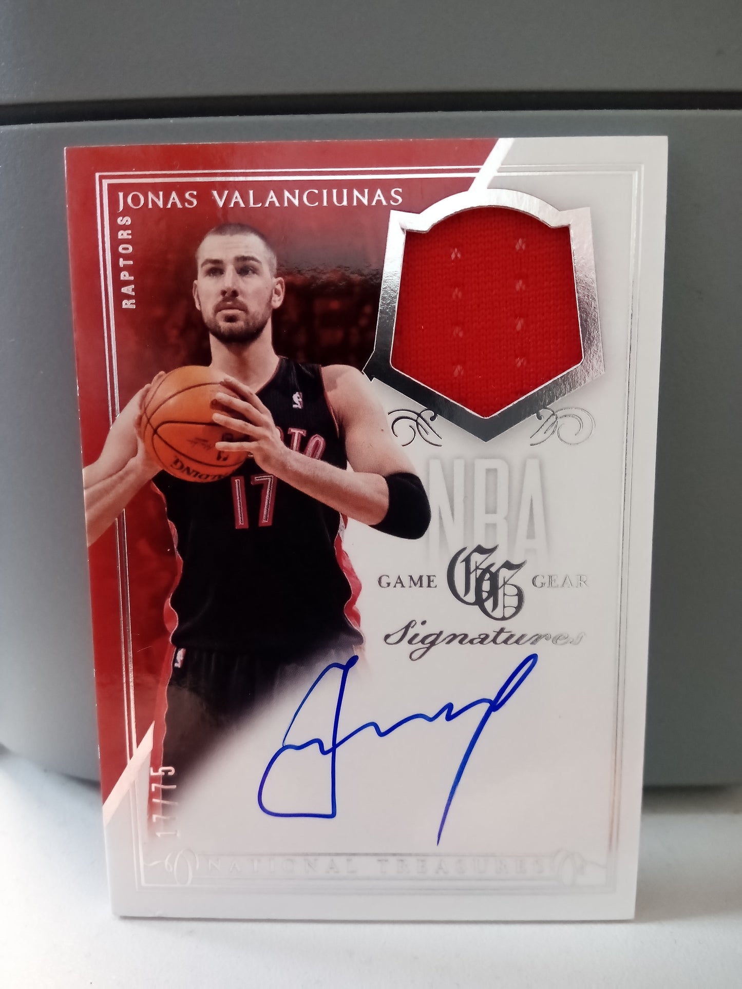 2013-14 National Treasures * Jonas Valanciunas * #17/75 Game Gear Auto #GS-JV