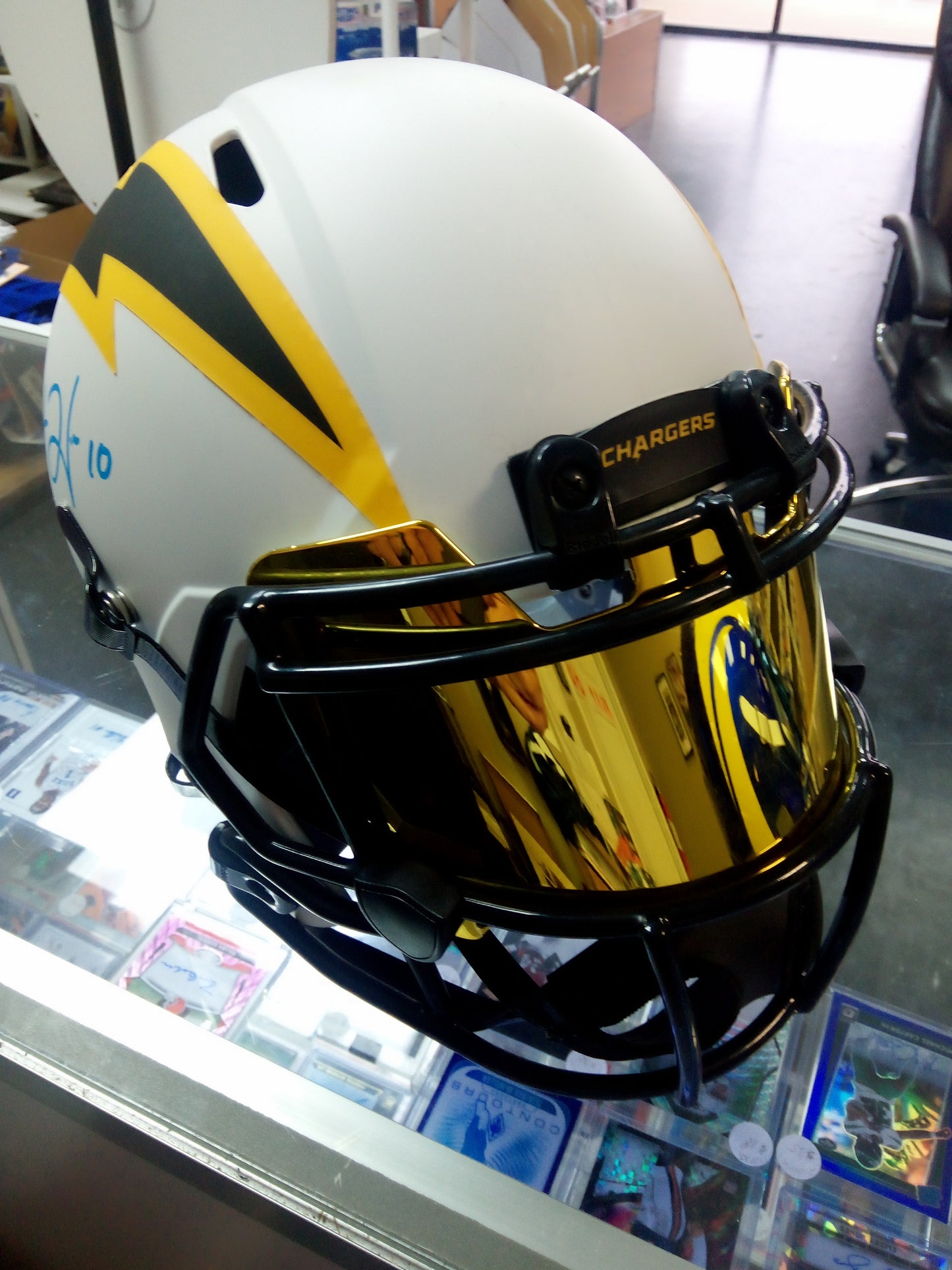 Justin Herbert Signed Full Size Los Angeles Charges Helmet * Beckett