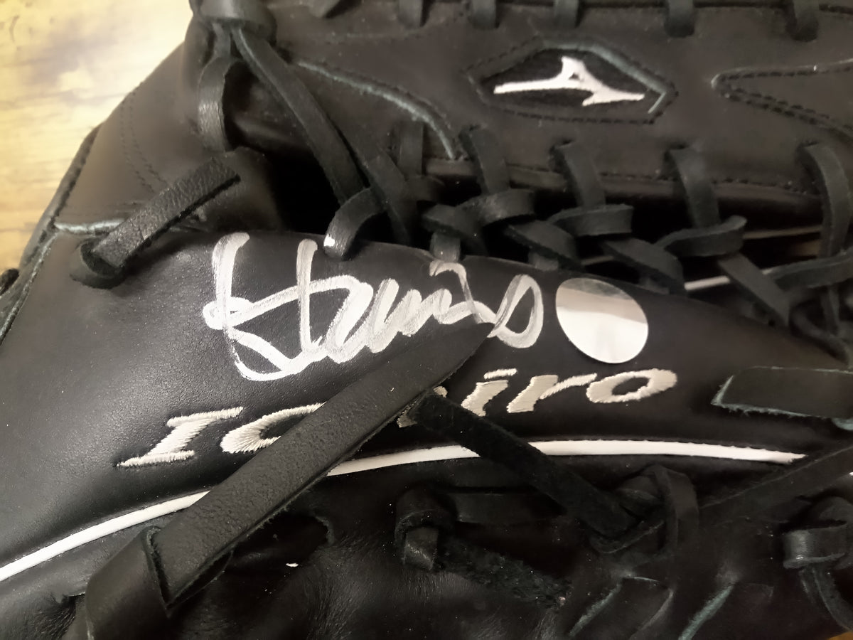 Ichiro Suzuki Signed MLB Baseball Glove * JSA