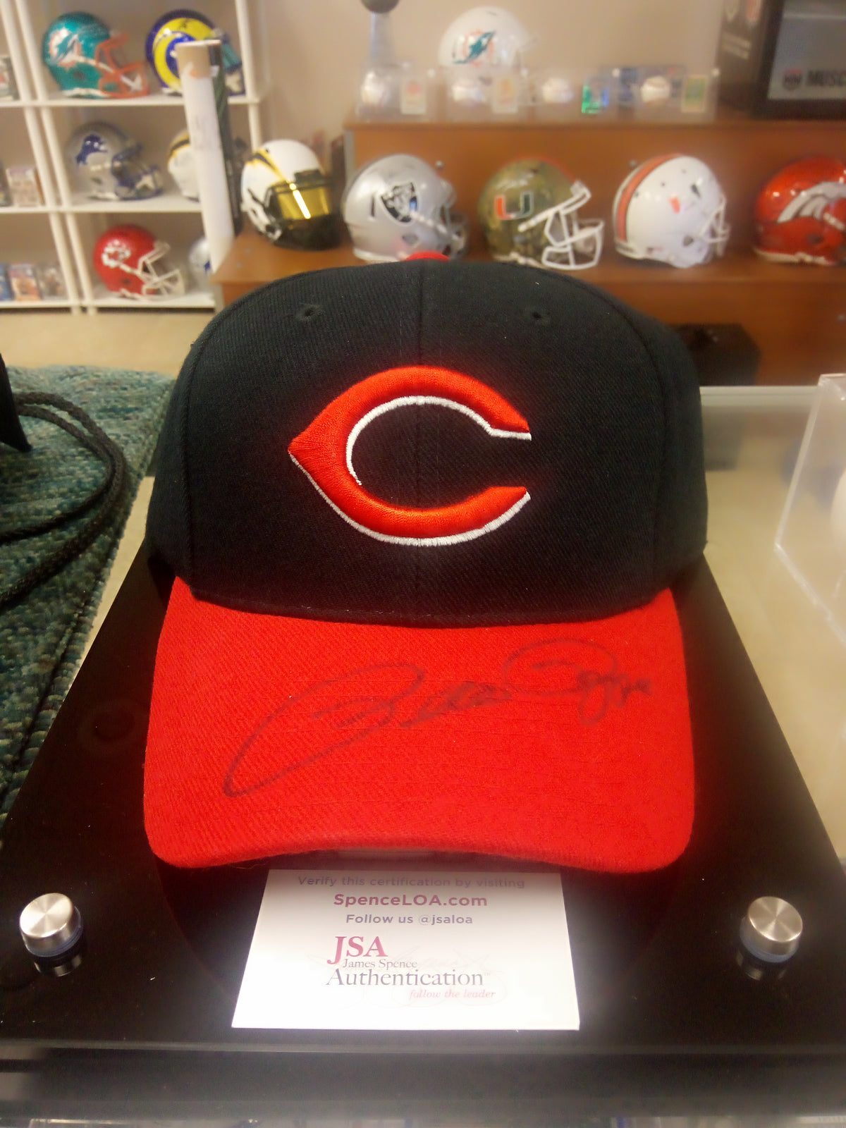 Pete Rose Signed Cincinnati Reds Cap / Display * JSA