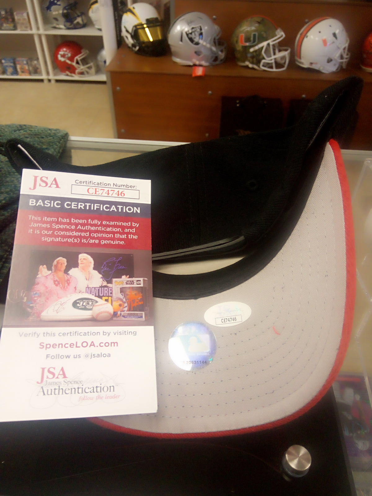 Pete Rose Signed Cincinnati Reds Cap / Display * JSA