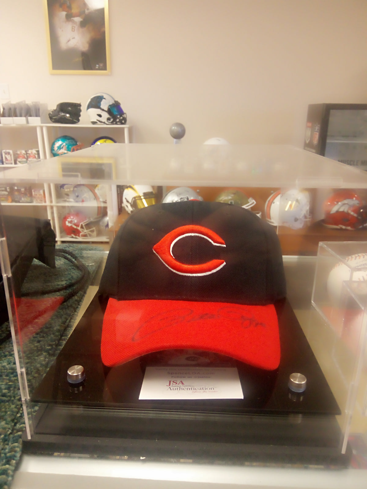 Pete Rose Signed Cincinnati Reds Cap / Display * JSA