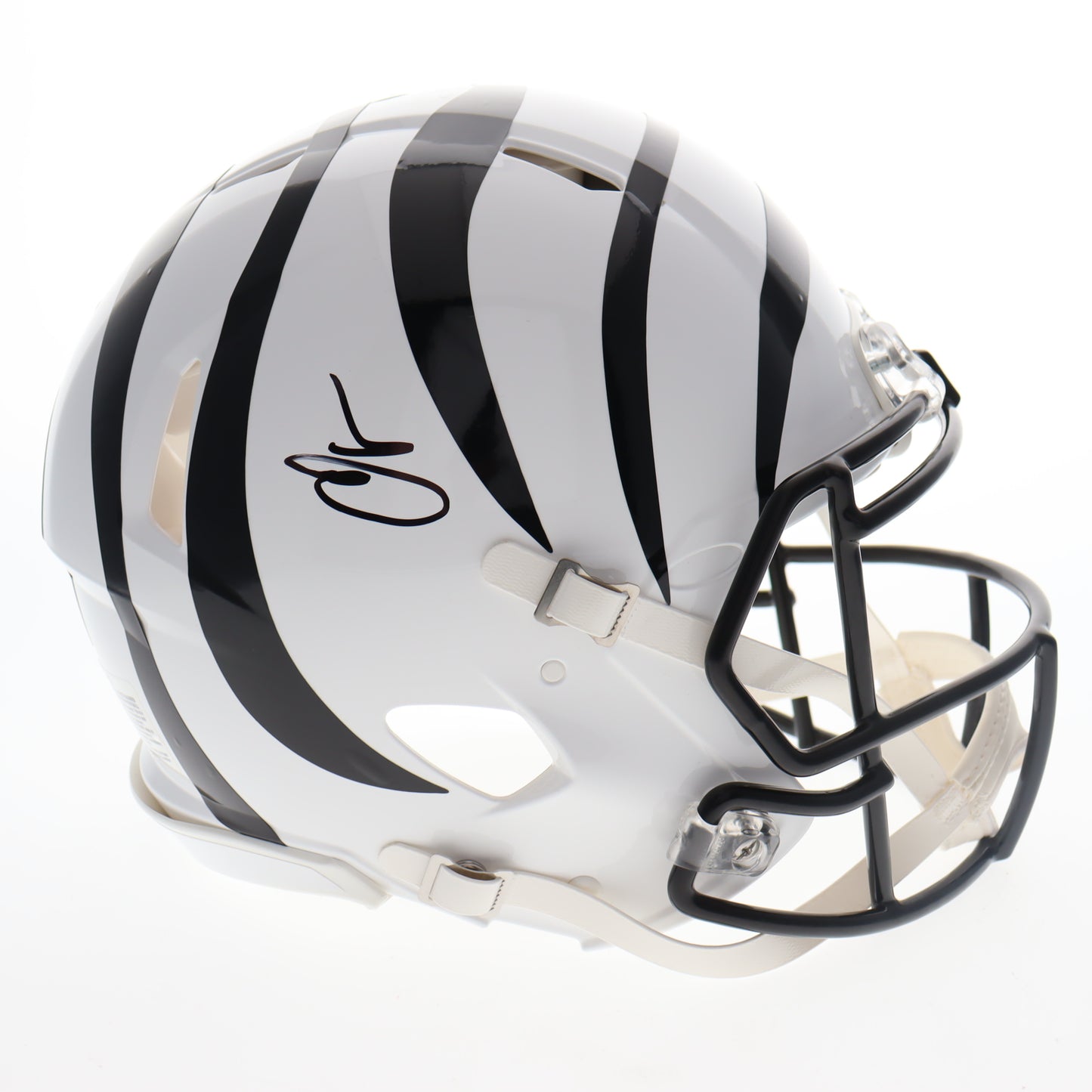 Chad "Ocho Cinco" Johnson Signed Bengals Full-Size Alternate Helmet * Beckett