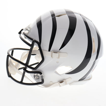 Chad "Ocho Cinco" Johnson Signed Bengals Full-Size Alternate Helmet * Beckett